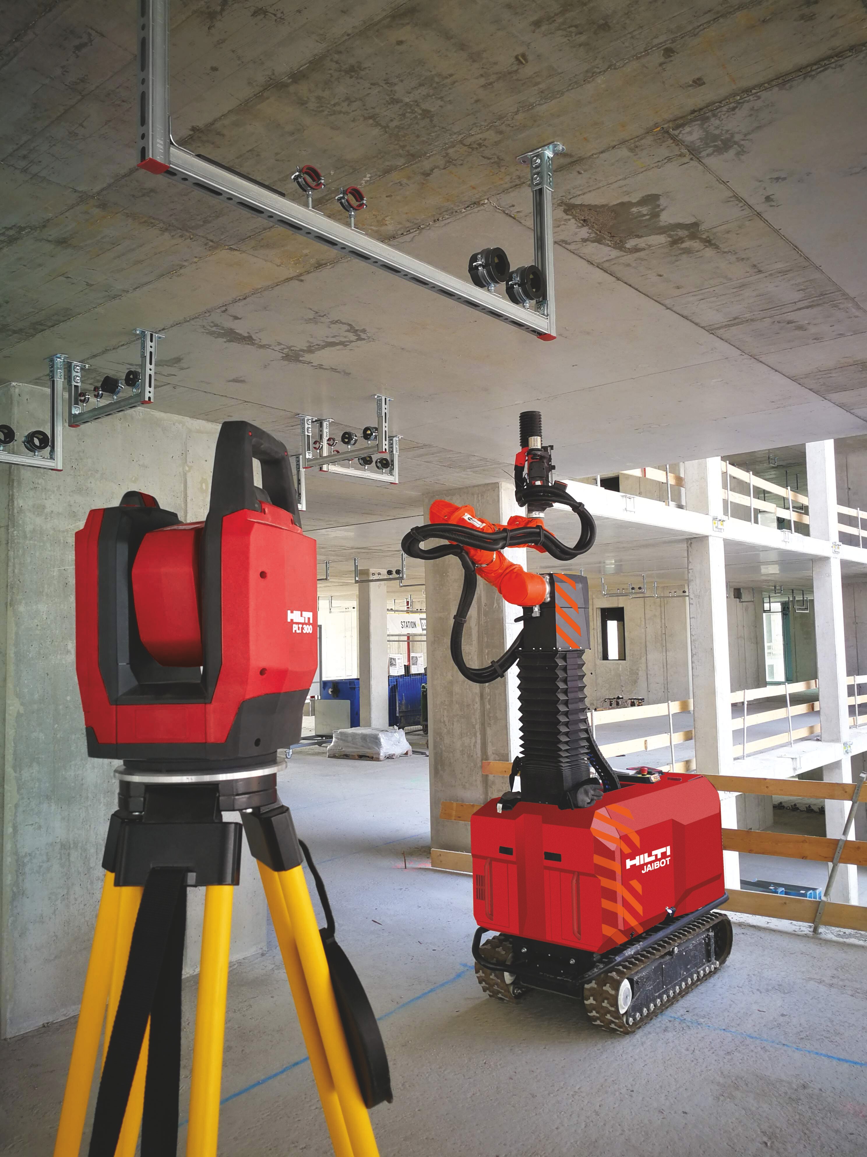 Station totale Hilti PLT 300 et robot de perçage Jaibot sur un chantier de construction pour la pose de supports MEP.