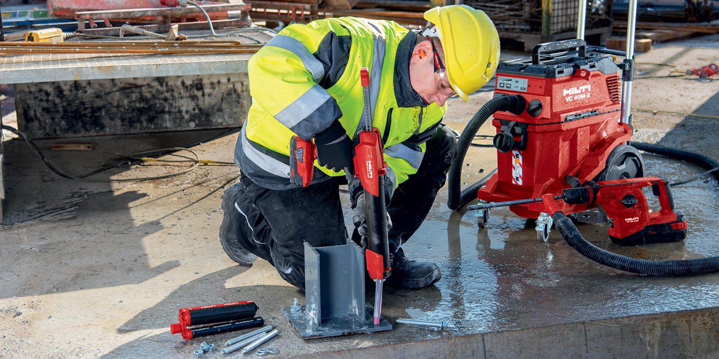 Injection de résine de scellement pour la pose de fers à béton avec le pistolet électrique HDE 500-A22