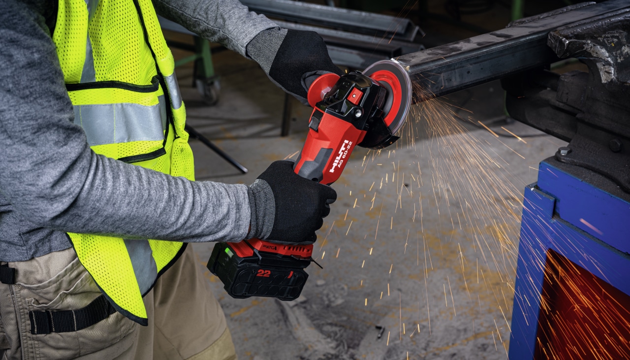 meulage de métal avec une meuleuse Hilti