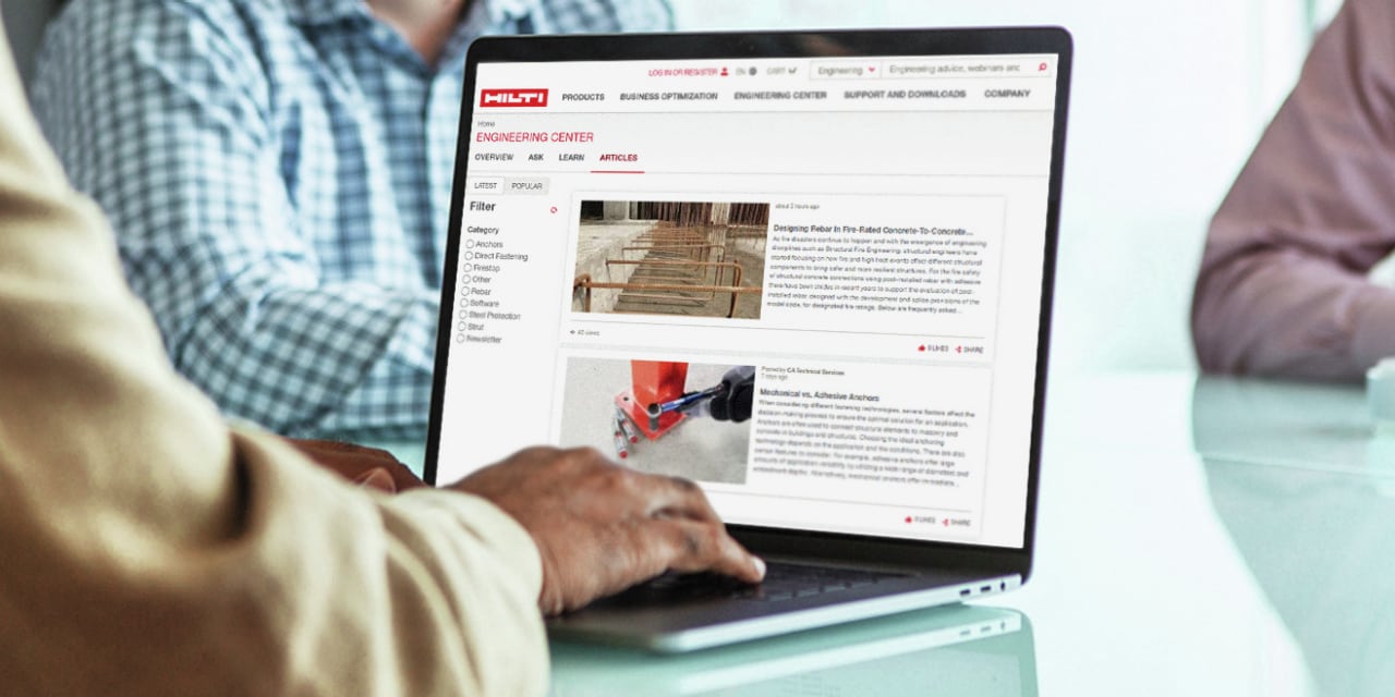 Une personne sur la plateforme Engineering Center