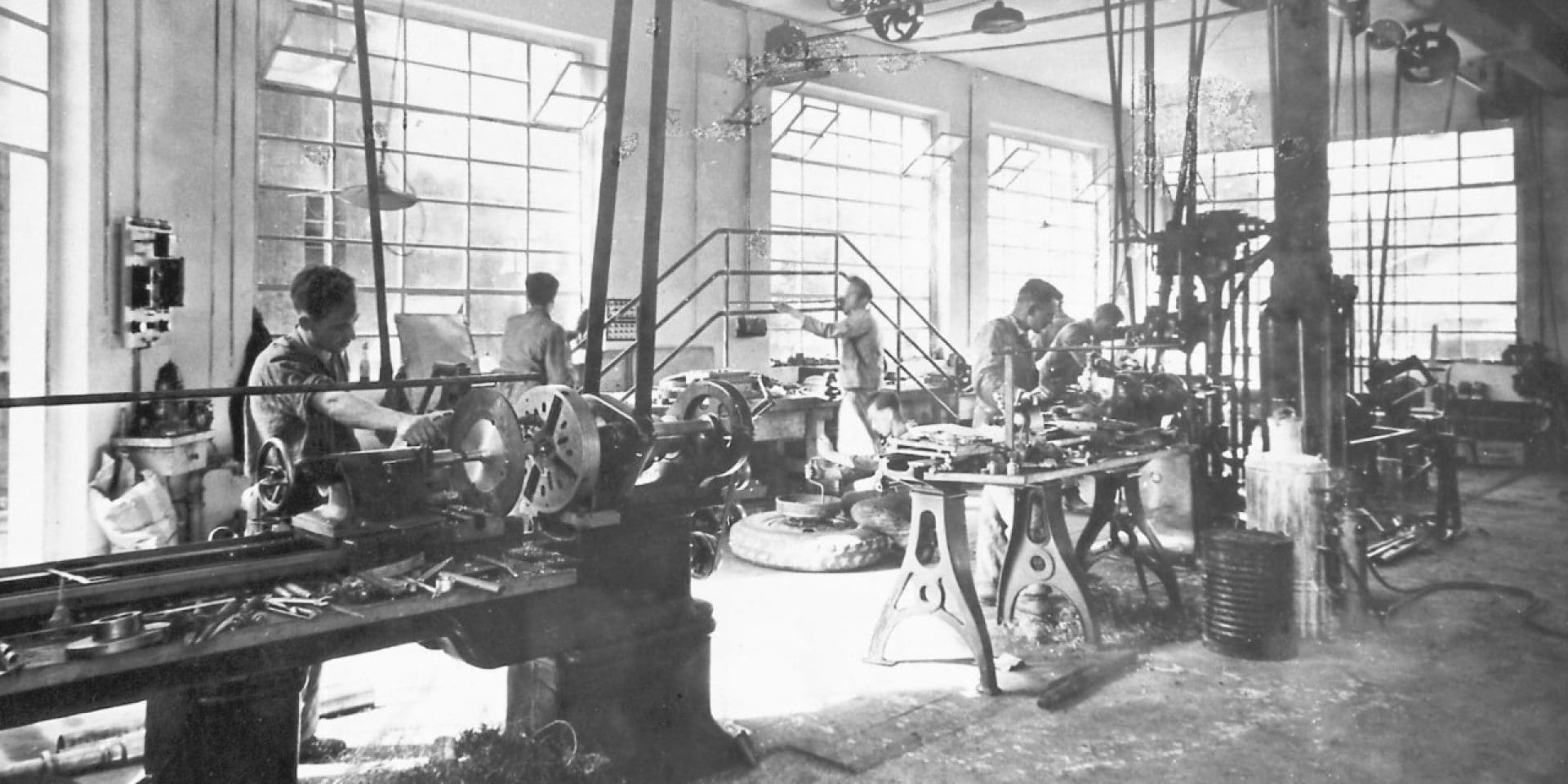 Photo d'archive atelier de fabrication Hilti
