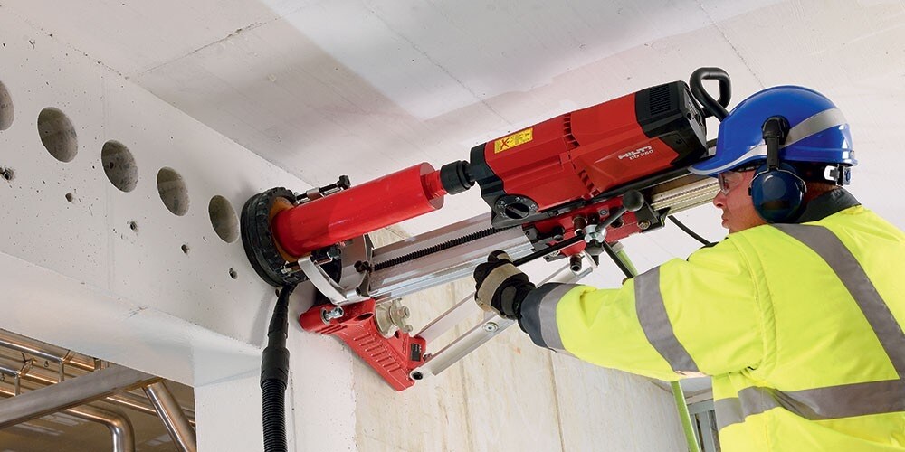 Forage dans le béton avec une carotteuse Hilti