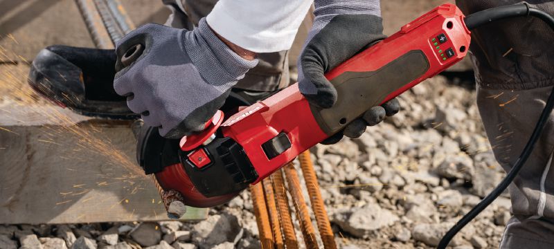 Meuleuse d'angle AG 125-20SE Meuleuse d'angle 2 000 W avec moteur à induction, variateur de vitesse et bouton marche / arrêt pour la découpe et le meulage du métal, du béton et de la maçonnerie avec des disques jusqu'à 125 mm Applications 1