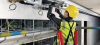 Exosquelette pour travaux au-dessus de la tête Exosquelette passif pour soulager la tension sur les épaules et les bras pendant les travaux d'installation au plafond Applications 2