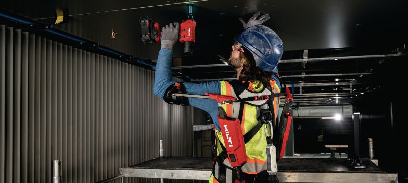 Exosquelette des épaules EXO-S Exosquelette pour les métiers de la construction permettant de soulager la fatigue des épaules et du cou lors des applications au-dessus du niveau des épaules, pour des circonférences de biceps jusqu'à 40 cm (16”) Applications 1
