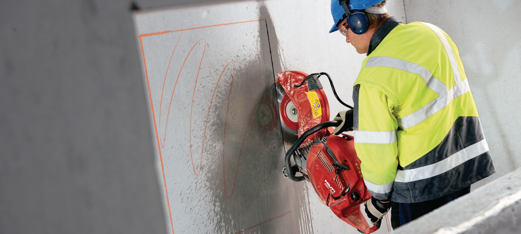 резка бетона. инструмент для штробления газобетона для армирования. машина бензиновая отрезная dsh 700-x 35. алмазная резка бетона и железобетона. алмазная резка бетона хилти.