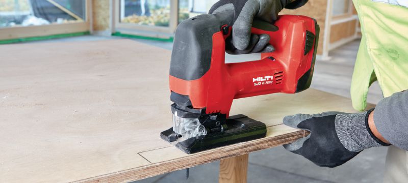 Scie sauteuse sans fil SJD 6-A22 Puissante scie sauteuse sans fil 22 V avec poignée supérieure en D pour une prise en main confortable et un meilleur contrôle lors des travaux de coupe incurvée Applications 1