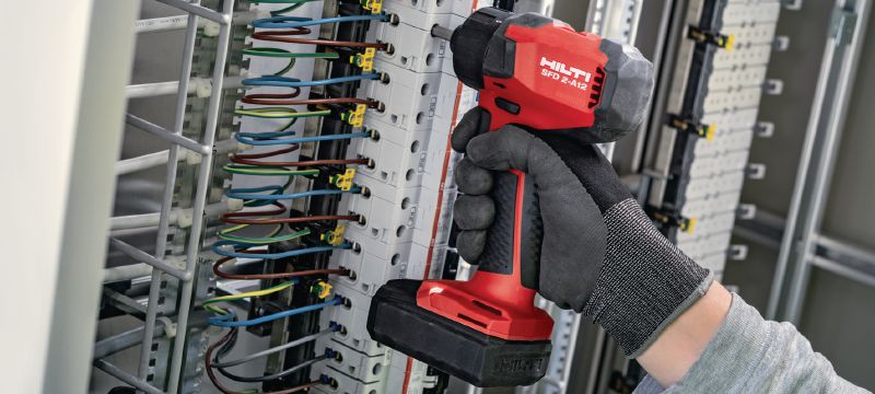 Visseuse sans fil SFD 2-A12 Perceuse-visseuse hexagonale 1/4 sans charbon, 12 V, ultracompacte pour un vissage efficace et respectueux des matériaux Applications 1