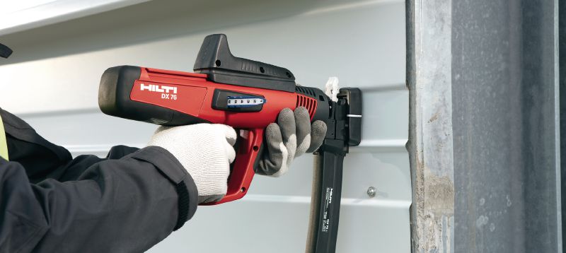 Clous pour tablier métallique X-ENP MX (en bande) Clous en bande pour la fixation de tabliers métalliques sur des structures en acier à l'aide de cloueurs à poudre Applications 1