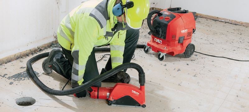 Meuleuse d'angle AG 230-24D Meuleuse d'angle 2 400 W avec interrupteur de type homme-mort, poignée rotative et charbons longue durée. Convient pour les disques jusqu'à 230 mm de diamètre Applications 1
