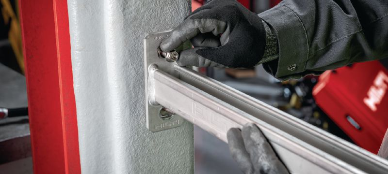 Adaptateur d'espacement fileté (acier inoxydable) Adaptateur d'espacement fileté en acier inoxydable mâle/femelle pour la fixation sur des poutres en acier revêtu de protection passive contre l’incendie (PFP) Applications 1